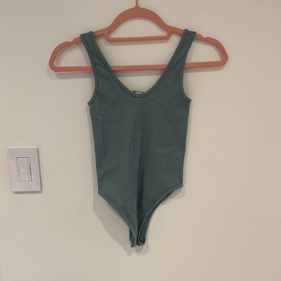 Zara Seamless Ribbed Tank Bodysuit Sage Green XS/S - Picture 2 of 3